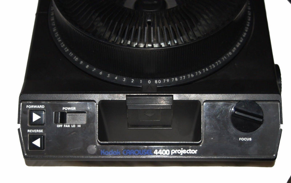 Kodak Carousel 4400 Projector with Remote Focus and 80-Slide Tray O466537