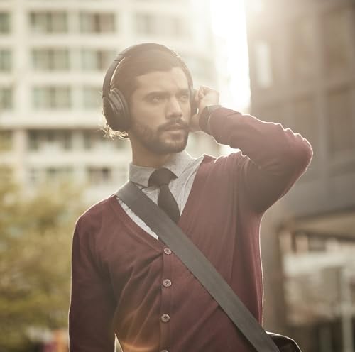 Bose QuietComfort 35 II Wireless Noise Cancelling Headphones, Black (Renewed) N92859