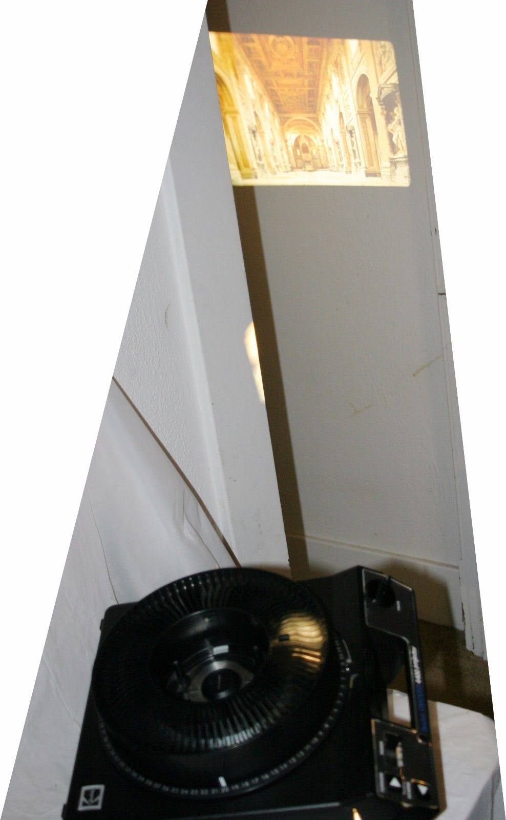 Kodak Carousel 4400 Projector with Remote Focus and 80-Slide Tray O466537