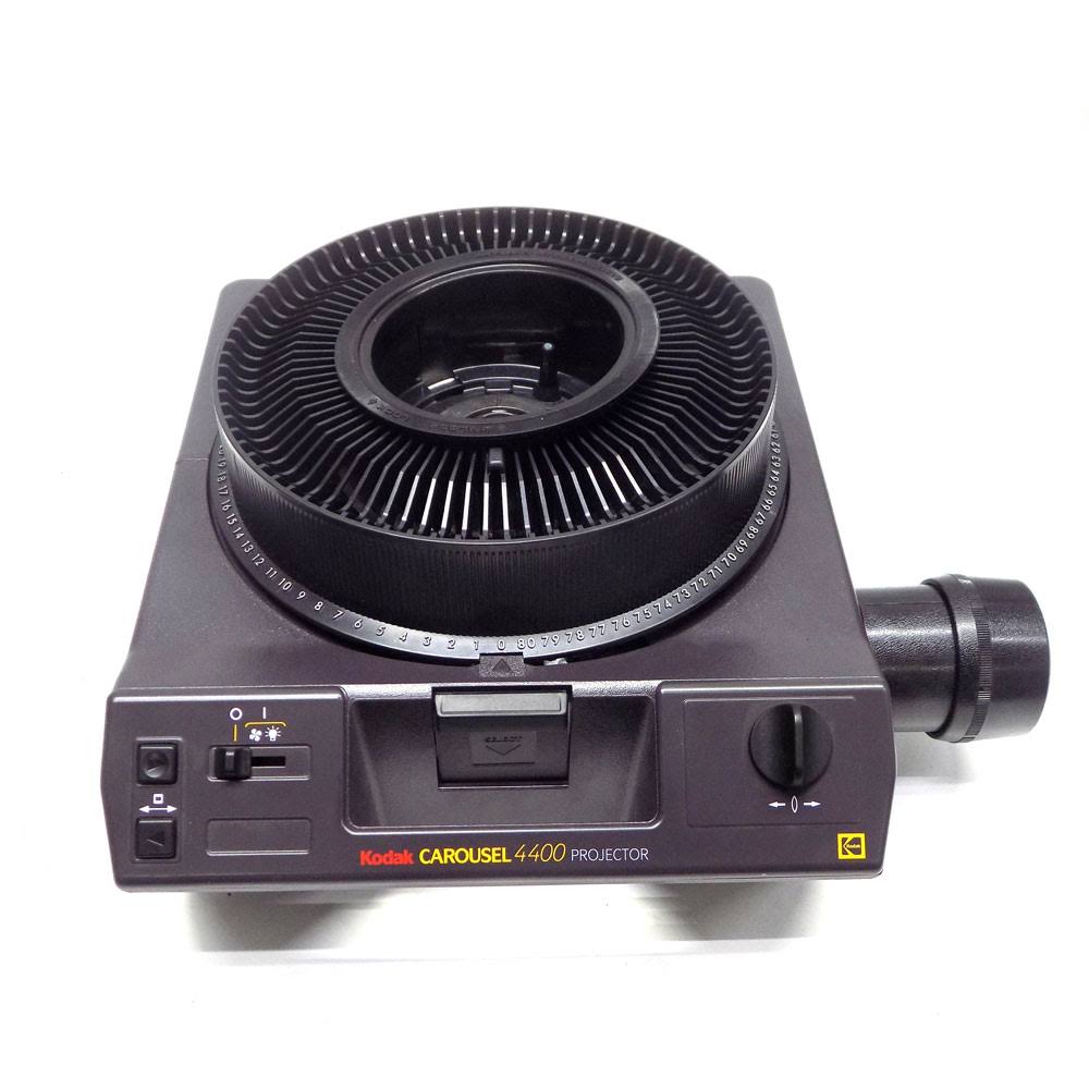 Kodak Carousel 4400 Projector with Remote Focus and 80-Slide Tray O466537