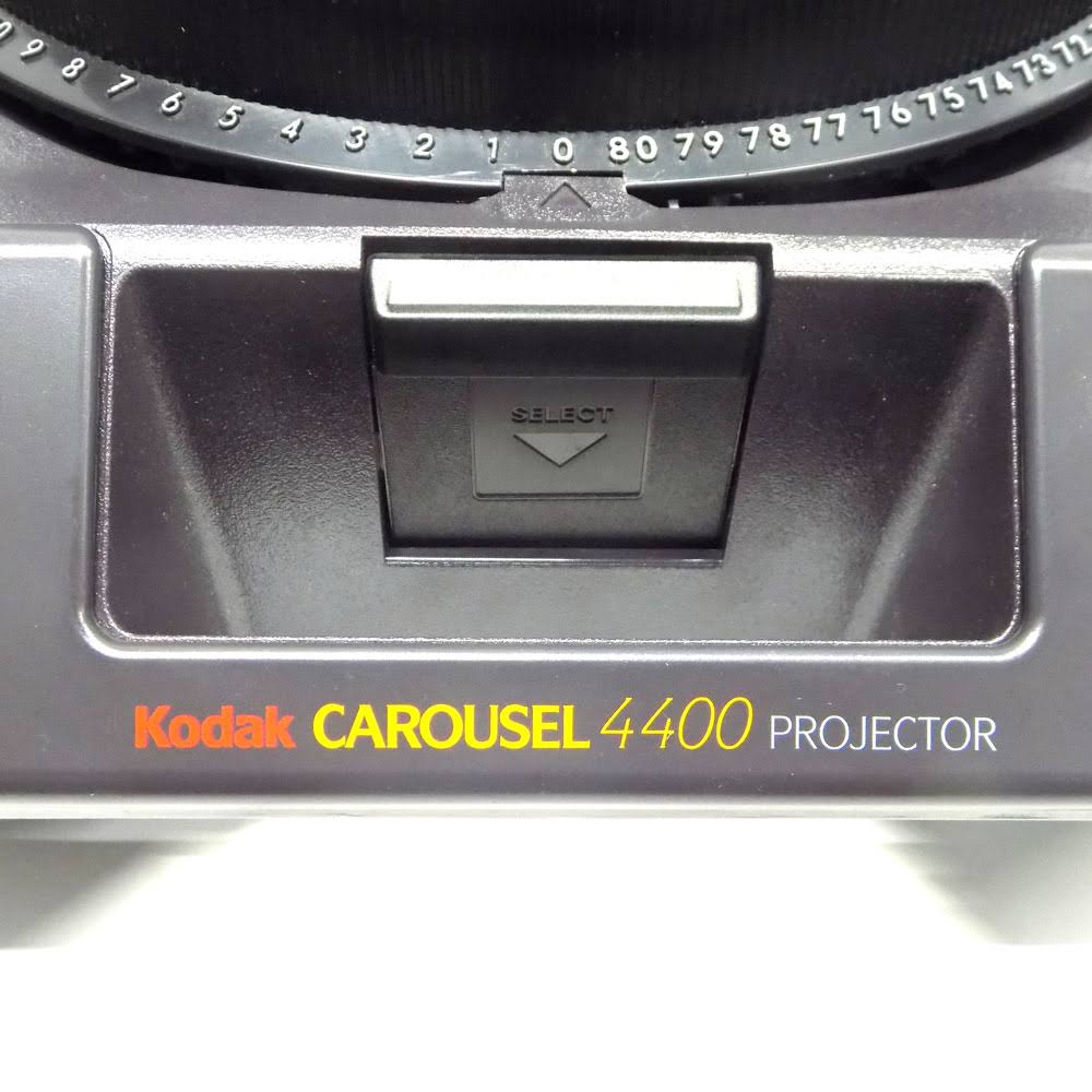Kodak Carousel 4400 Projector with Remote Focus and 80-Slide Tray O466537