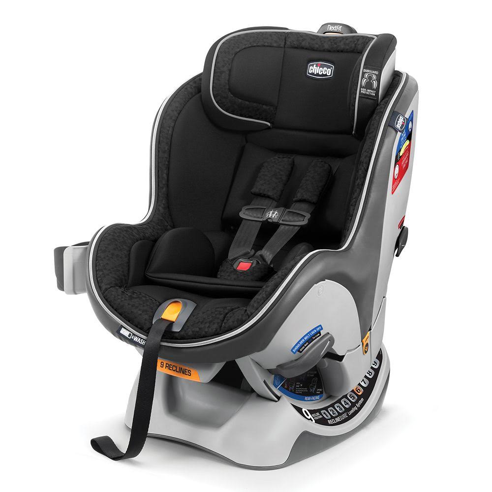 Chicco NextFit Zip Convertible Car Seat/Black