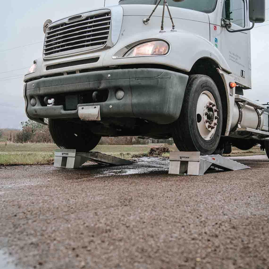 Titan Ramps Heavy Duty Aluminum Semi Truck Riser Ramp 20,000 lb T63012