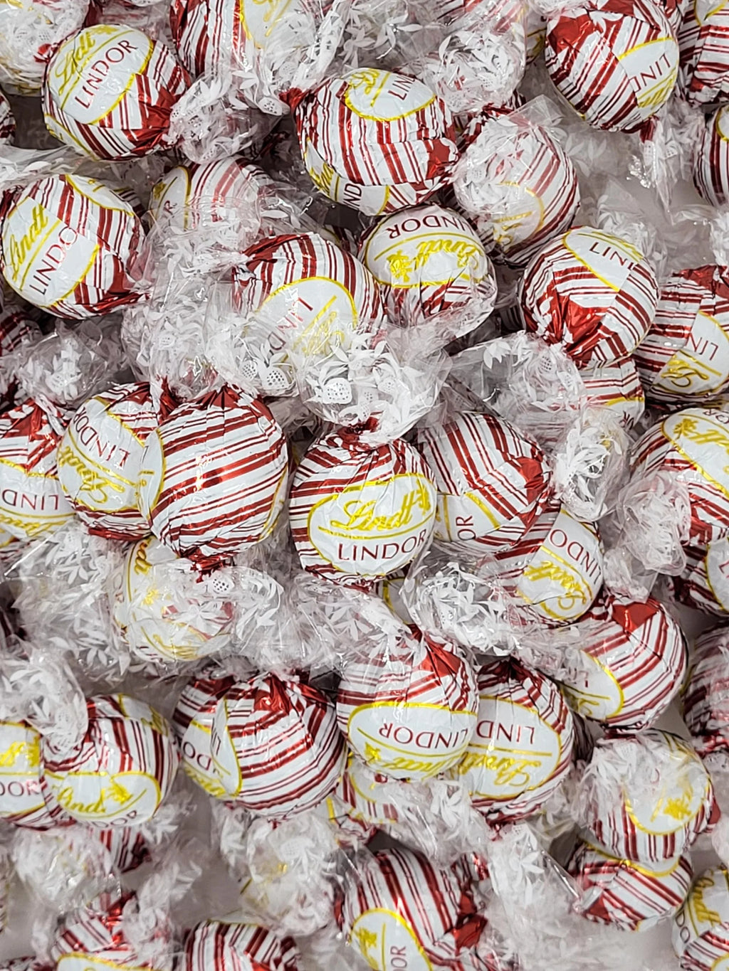 Lindt Peppermint Lindor Truffles White Chocolate Candy, 4 lbs D93643