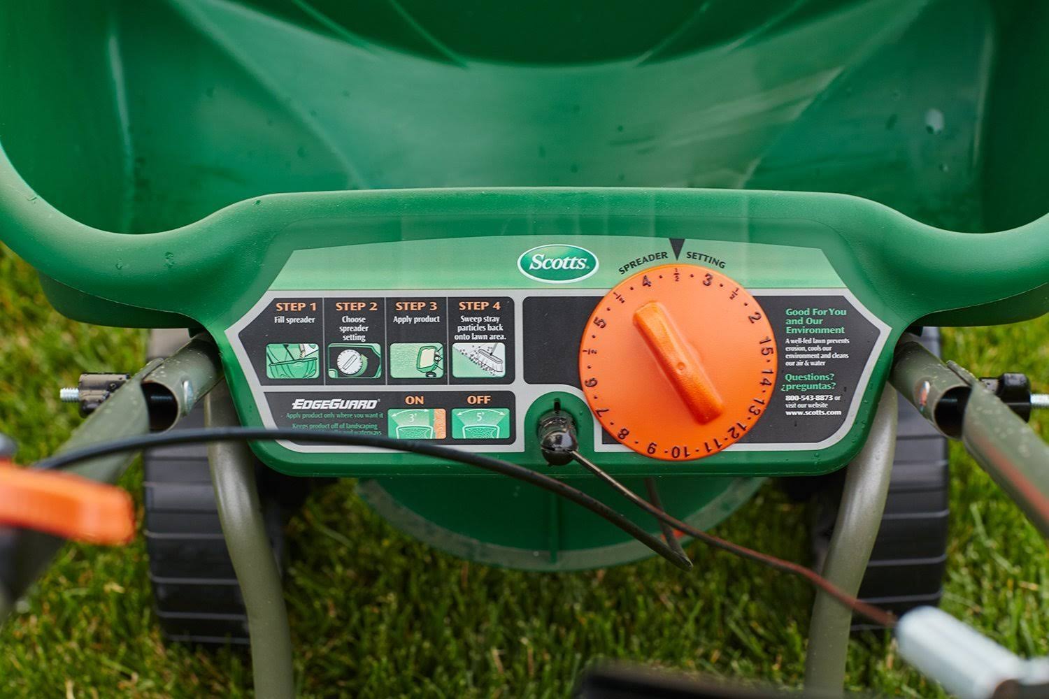 Scotts Turf Builder Pro EdgeGuard Deluxe Broadcast Spreader R31674