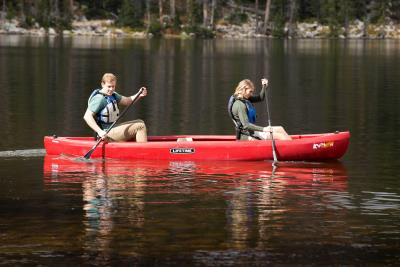 Kodiak 130 Canoe with Paddles E92814