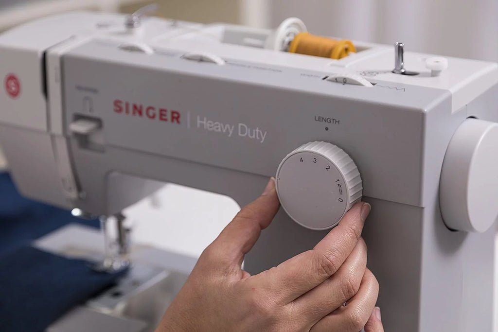 Singer Heavy Duty 4423 Sewing Machine with 97 Stitch Applications R98699