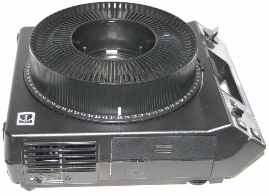 Kodak Carousel 4400 Projector with Remote Focus and 80-Slide Tray O466537