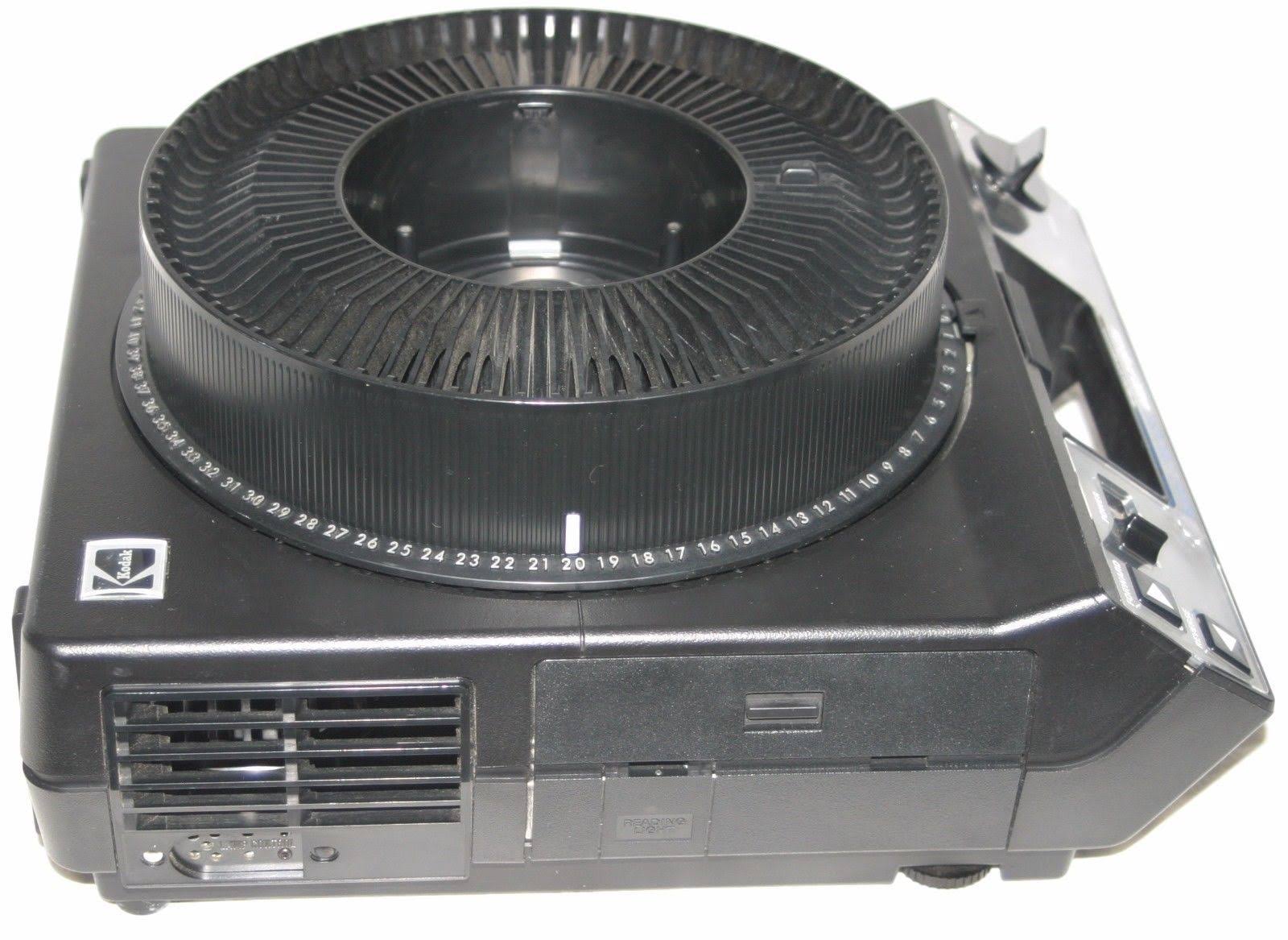 Kodak Carousel 4400 Projector with Remote Focus and 80-Slide Tray O466537