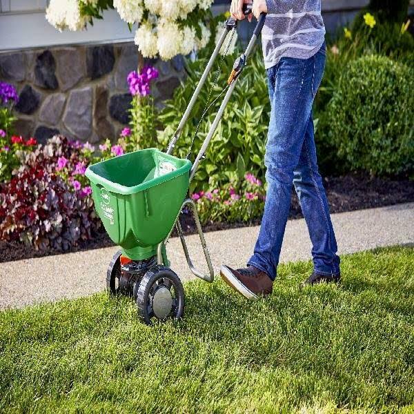 Scotts Turf Builder Pro EdgeGuard Deluxe Broadcast Spreader R31674