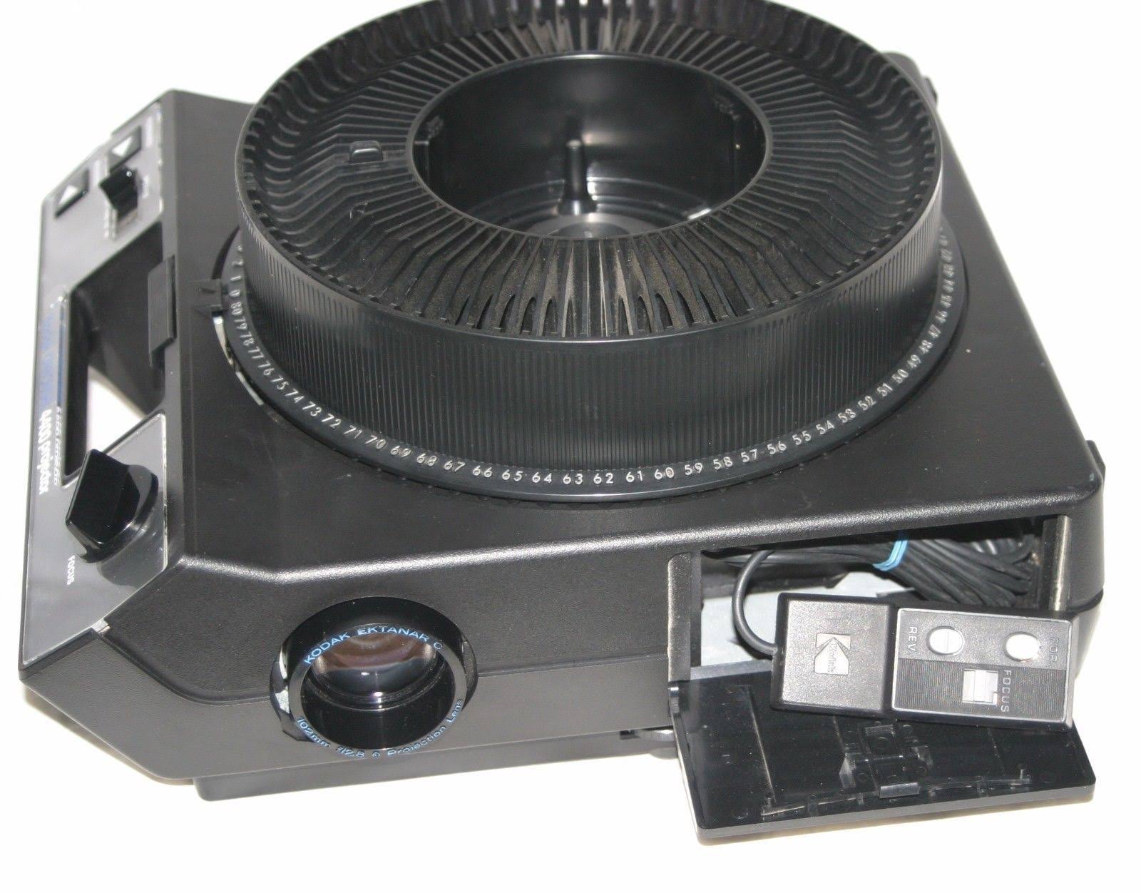 Kodak Carousel 4400 Projector with Remote Focus and 80-Slide Tray O466537
