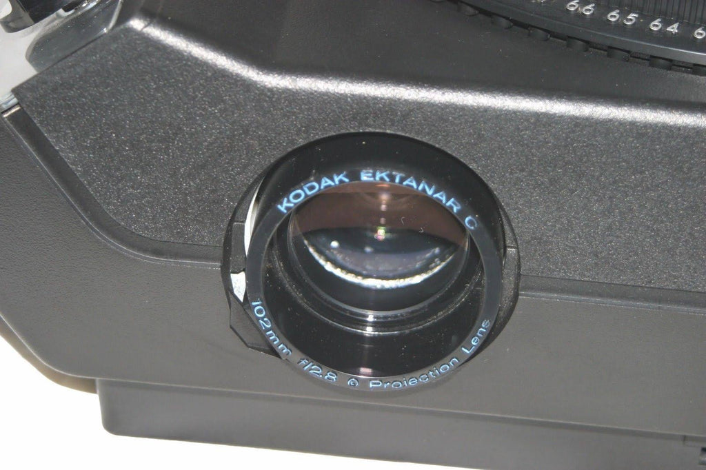 Kodak Carousel 4400 Projector with Remote Focus and 80-Slide Tray O466537
