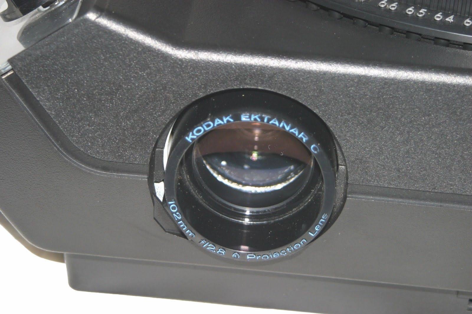 Kodak Carousel 4400 Projector with Remote Focus and 80-Slide Tray O466537