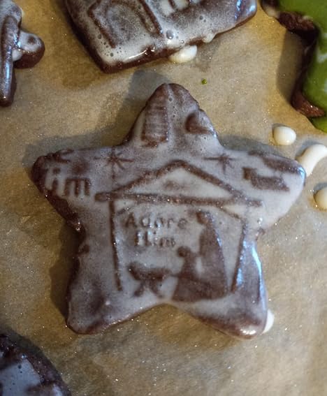 Embossing Rolling Pin with Christmas Symbols for Gingerbread Cookies W48955