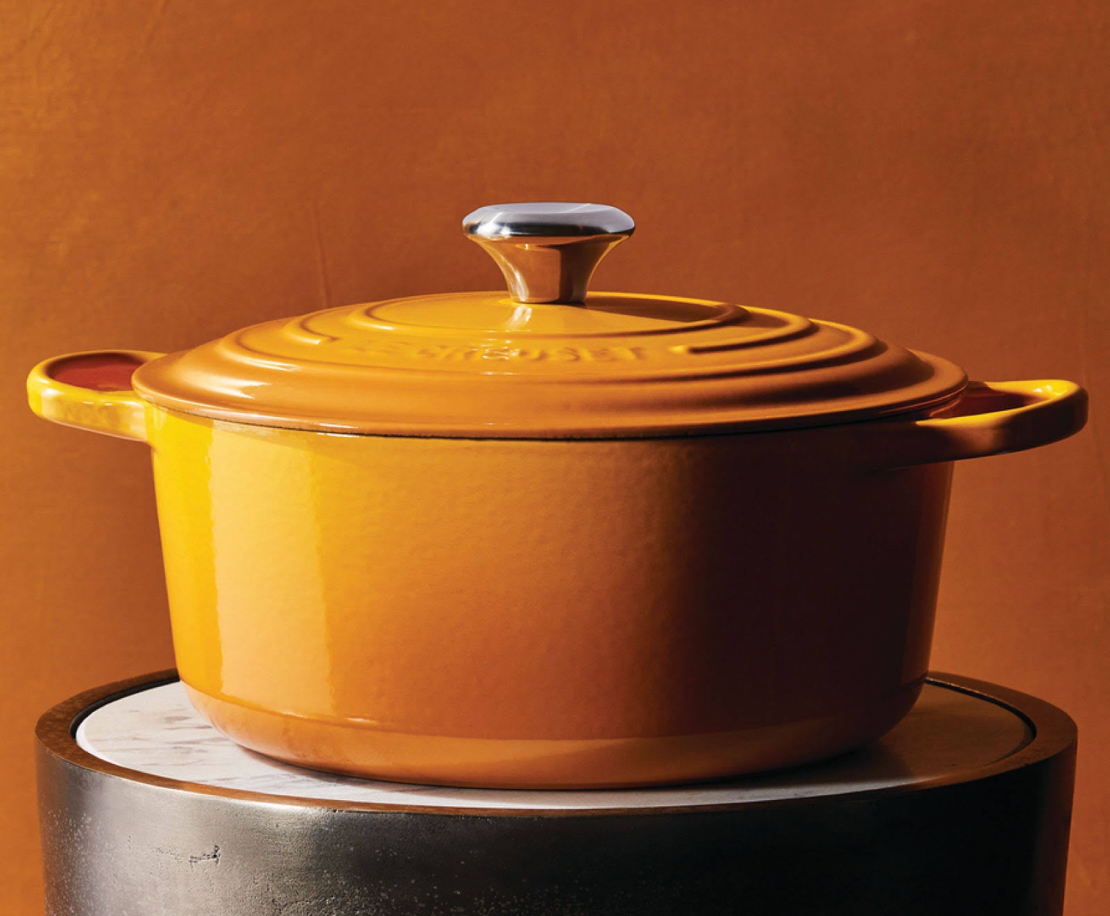 Le Creuset Signature Cast Iron Round Dutch Oven 4.5-Quart W8523