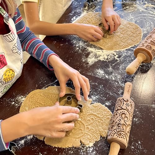Embossing Rolling Pin with Christmas Symbols for Gingerbread Cookies W48955
