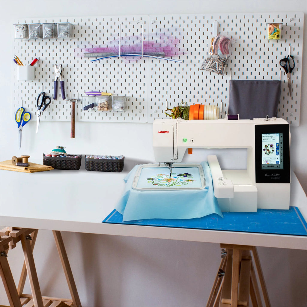 Janome Memory Craft 500E Limited Edition Computerized Embroidery Machine with Hat Hoop E6593