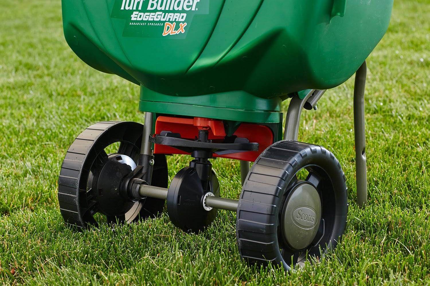 Scotts Turf Builder Pro EdgeGuard Deluxe Broadcast Spreader R31674