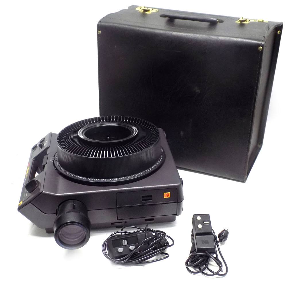 Kodak Carousel 4400 Projector with Remote Focus and 80-Slide Tray O466537